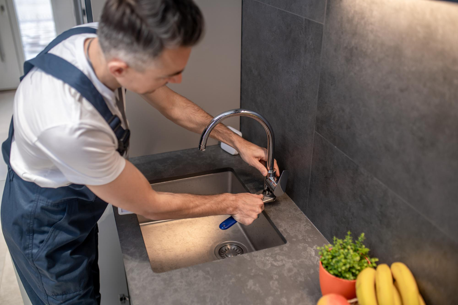 Benefits of Upgrading Your Kitchen Faucet and Sink
